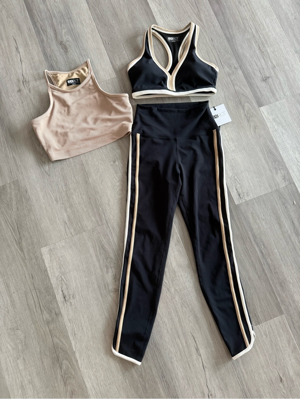 ❤️ Beach Riot Black Leggings, Sports Bra, and Crop Tank Set